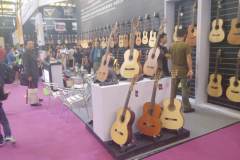 Гитары на выставке в Шанхае